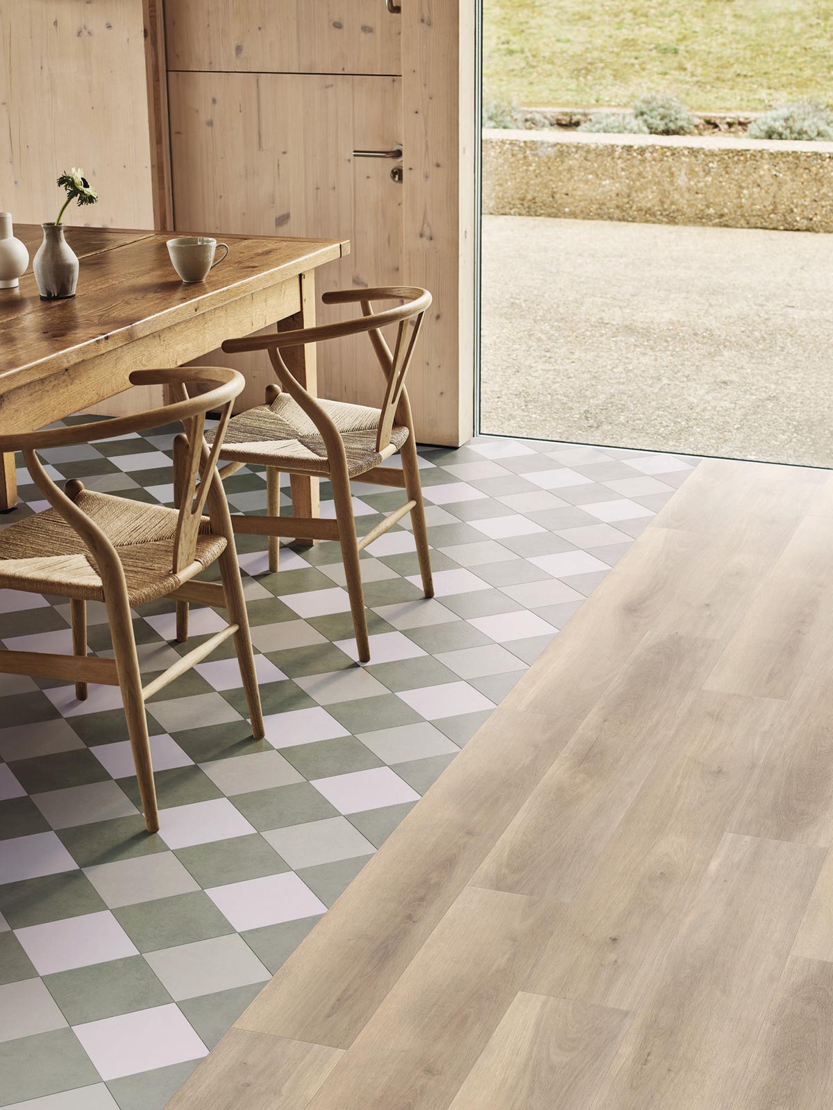 あつこ Diffusion Aloe AR0ADF88 | Premium LVT Flooring from the Amtico